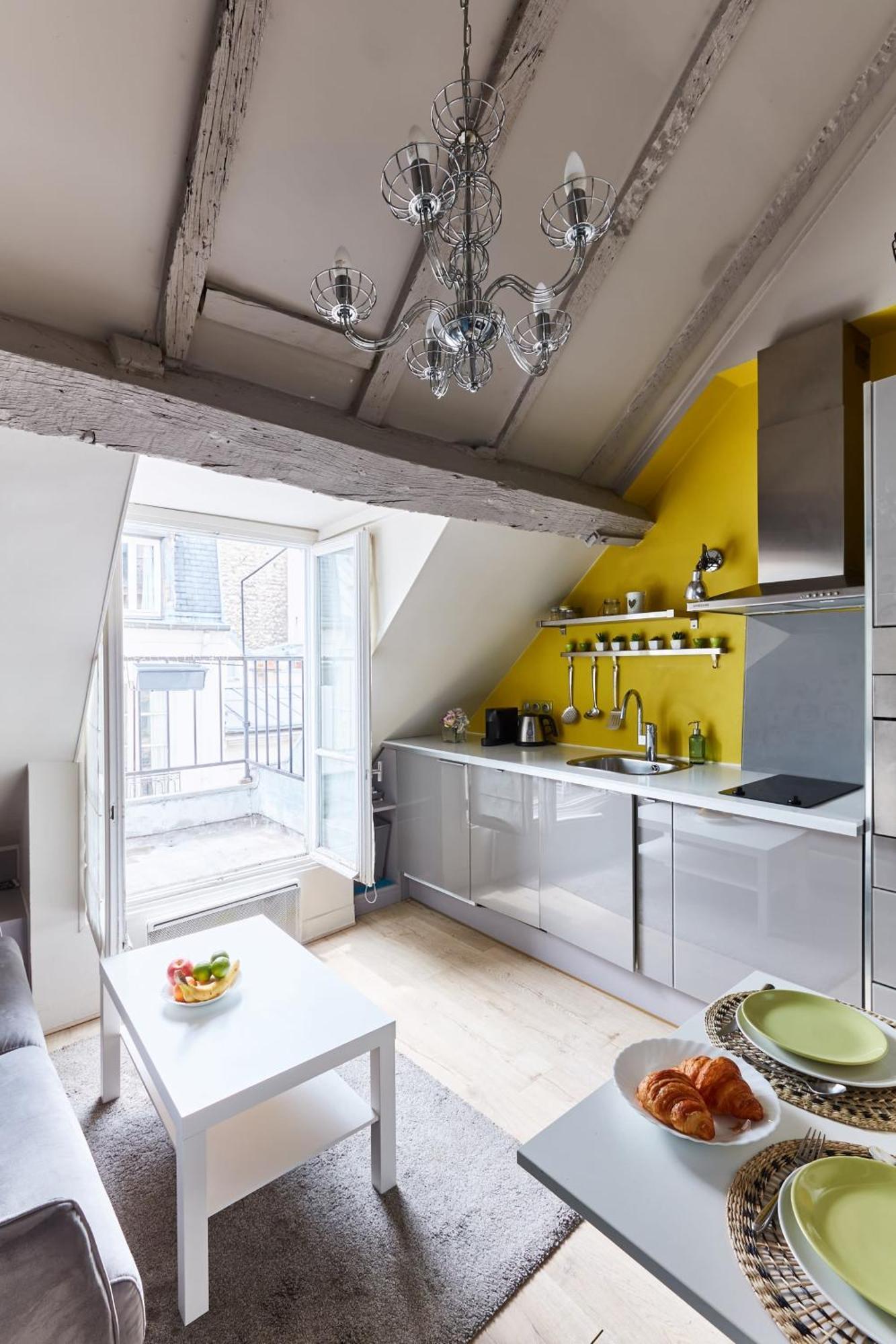 Place Des Vosges - 1Br With Balcony - Cityapartmentstay Париж Екстер'єр фото