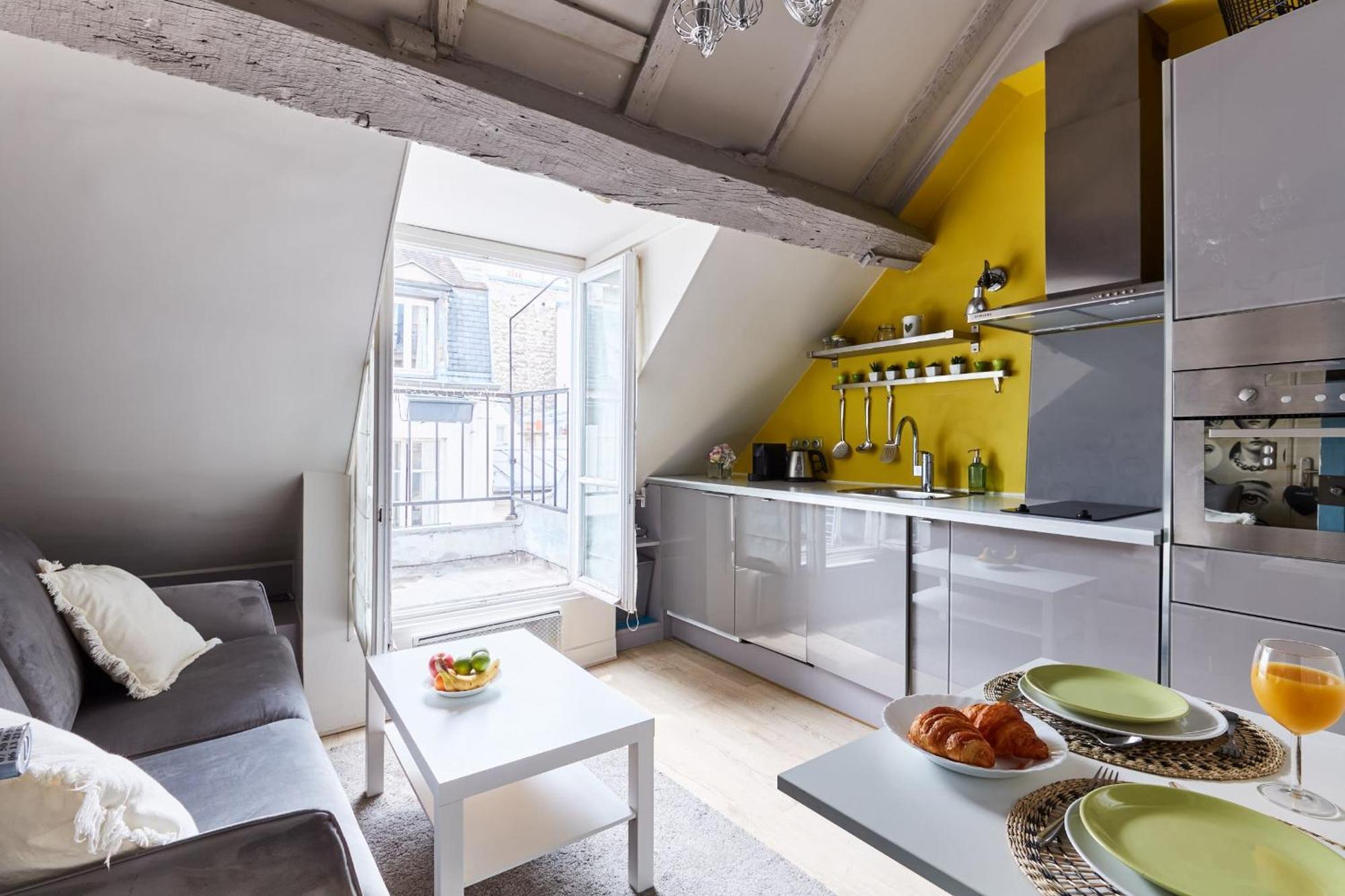 Place Des Vosges - 1Br With Balcony - Cityapartmentstay Париж Екстер'єр фото