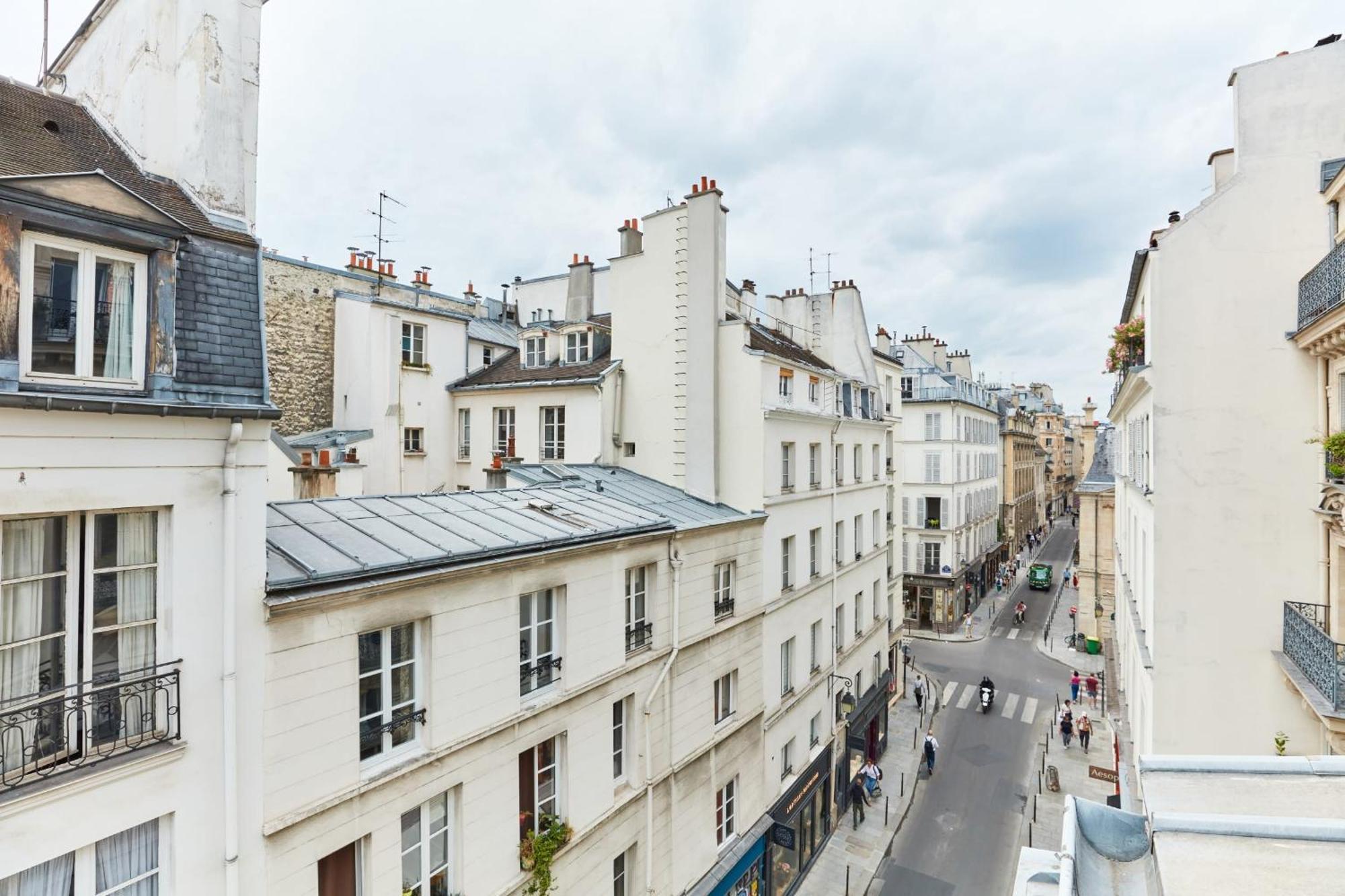 Place Des Vosges - 1Br With Balcony - Cityapartmentstay Париж Екстер'єр фото